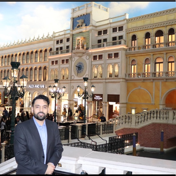 Meet your Posher, Juan I am a True Fashion Lover. - Picture 8 of 8